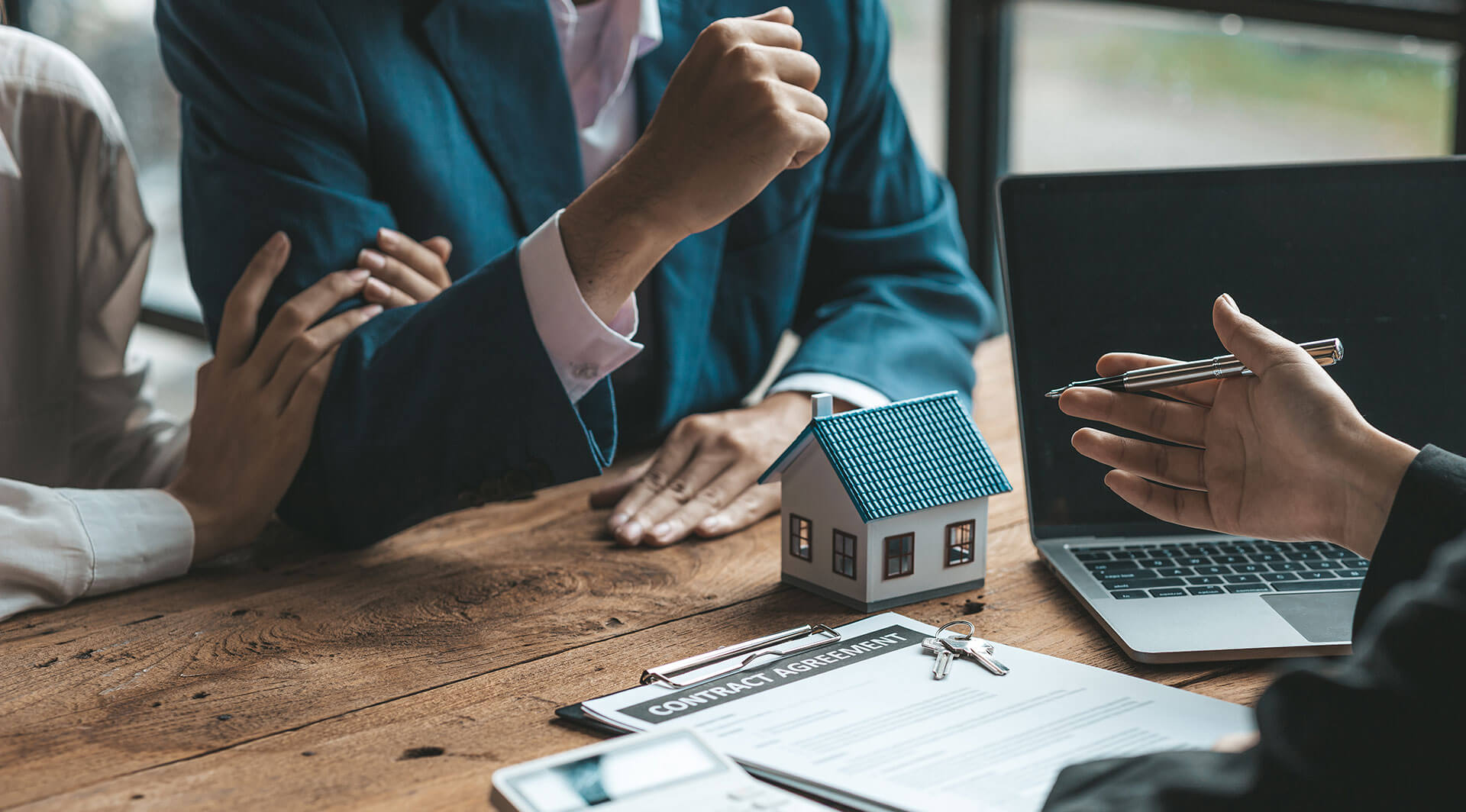 بدل الخدمات و بدل الاستعمال للعقارات في دبي